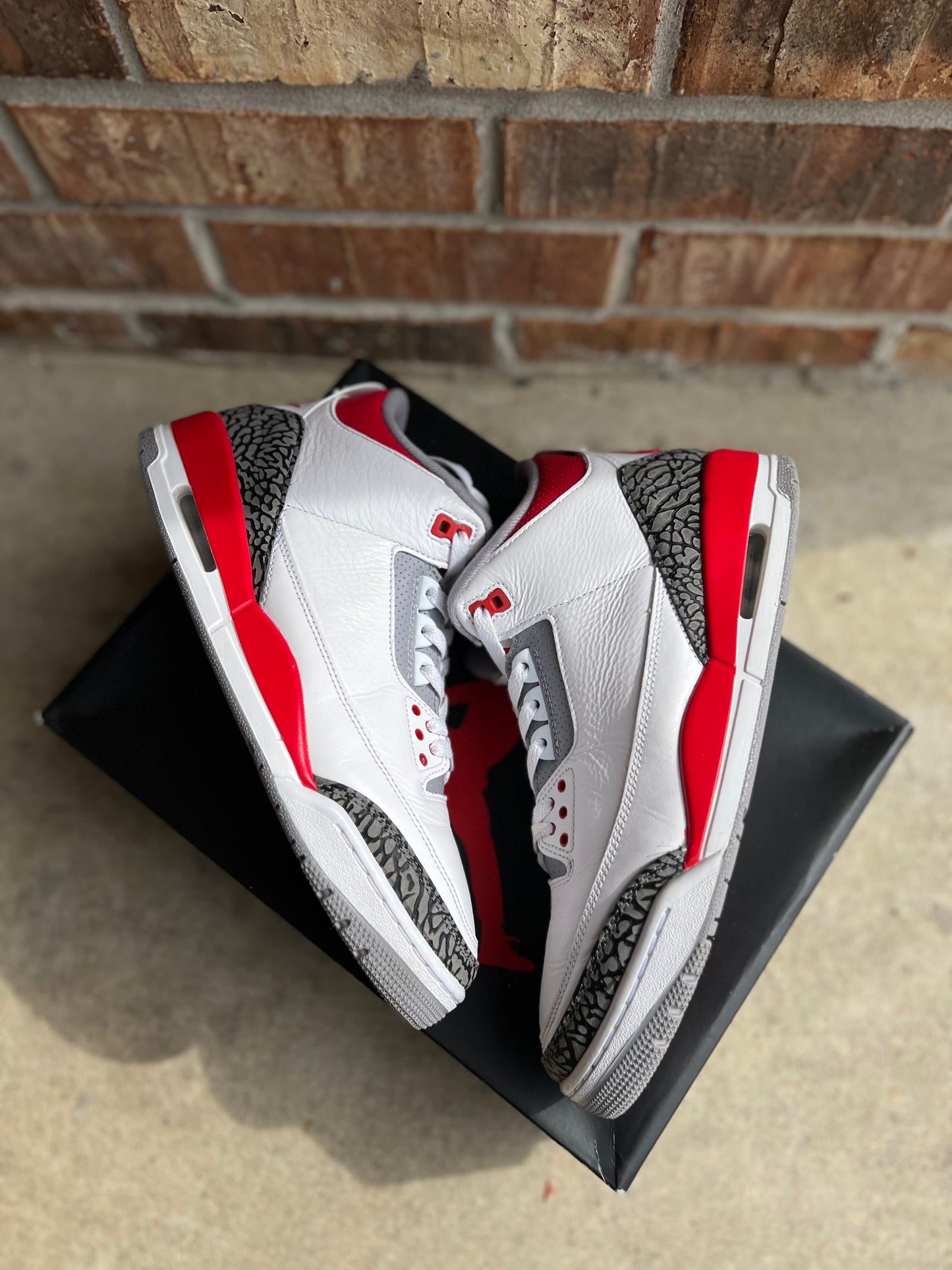 Jordan 3 Fire Red